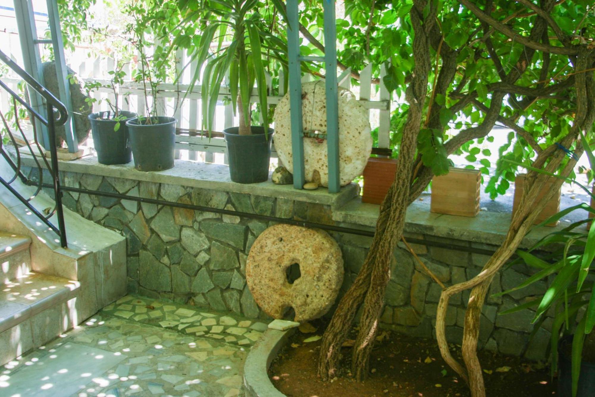 George Apartments Livadia  المظهر الخارجي الصورة